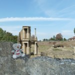 Pauli in der Ruine in Volterra