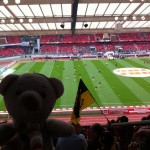 Pauli und Nic beim Club (1)