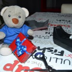 Pauli packt Geschenke (2)